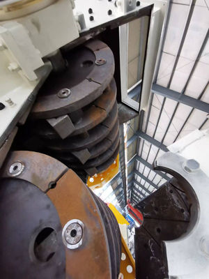 محطم مطحنة المطرقة القابل للتخصيص مع مخرج المواد ≤3 ملم ، طاقة 320 كيلوواط وضمان لمدة عامين لمعالجة المعادن