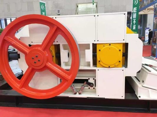 آلة طحن طلاء الطوب آلات كسارة طواحين معالجة المواد الخام آلات كسارة