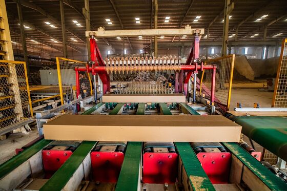 100 طن/يوم إلى 1200 طن/يوم آلة قطع متزامنة للضغط السفلي لقطع الكتل الجوفية من الطين والطوب الصلب