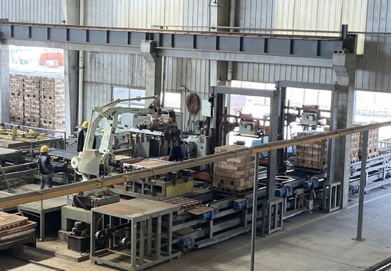 نظام تفريغ وتغليف الطوب بدون منصات أوتوماتيكية بالكامل لخطوط إنتاج الطوب الطيني