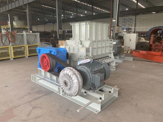 BBT AC Motor كسارة أسطوانية مزدوجة الأسنان سعة 30-45 م³ / ساعة
