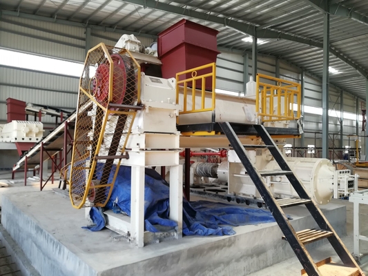 4.2Mpa أجهزة تصنيع الطوب من الطين للطوب السيارات