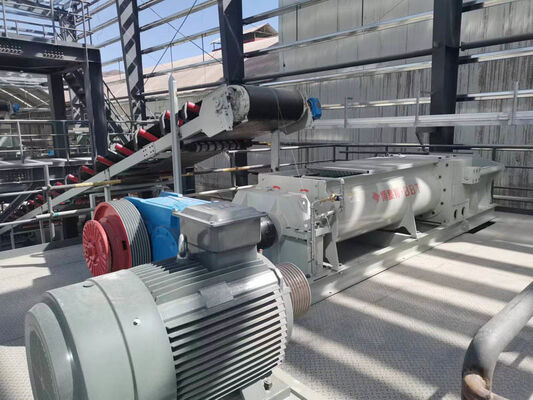 كسارة أسطوانية مزدوجة الأسنان بقدرة 30 إلى 120 طن/ساعة لسحق المواد الخام للطوب الطيني من مصنع BBT