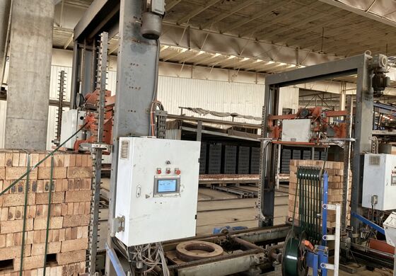 نظام تفريغ وتغليف الطوب بدون منصات أوتوماتيكية بالكامل لخطوط إنتاج الطوب الطيني